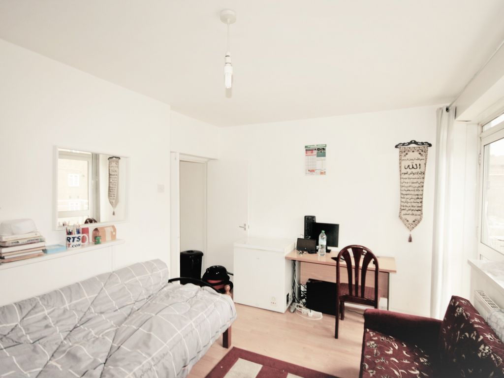 1 bed flat for sale in Ernest Street, London E1, £284,995