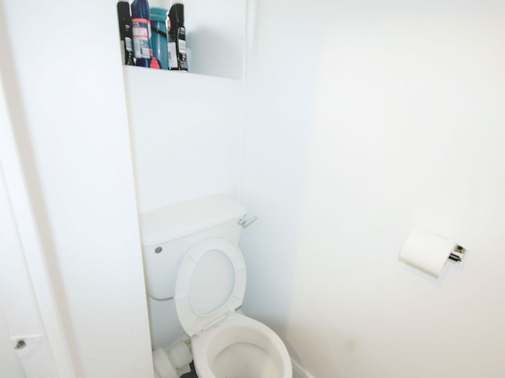 1 bed flat for sale in Ernest Street, London E1, £284,995