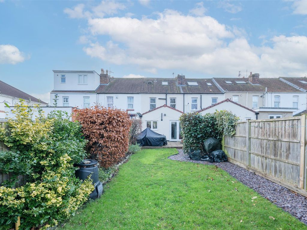 3 bed terraced house for sale in Sherwood Road, Keynsham, Bristol BS31, £350,000