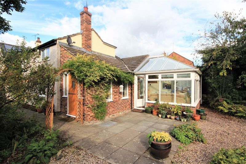 3 bed cottage for sale in Halghton View, Horsemans Green, Whitchurch SY13, £495,000