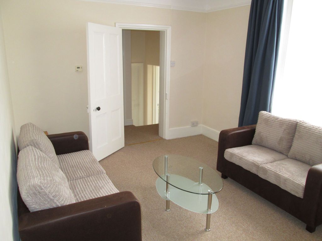 1 bed flat to rent in Eldon Road, Reading RG1, £1,200 pcm