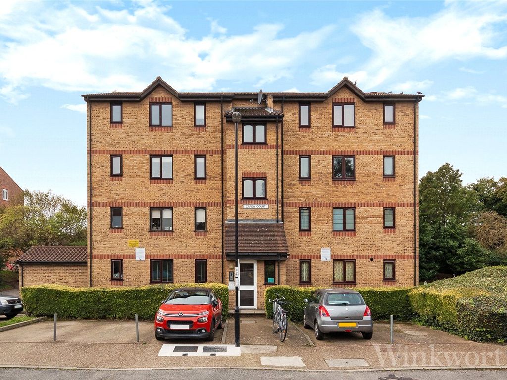 1 bed flat for sale in Samuel Close, London SE14, £200,000