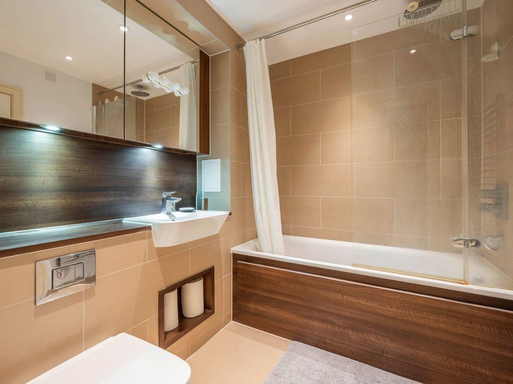 1 bed flat for sale in Queensland Road, Highbury And Islington, London N7, £460,000