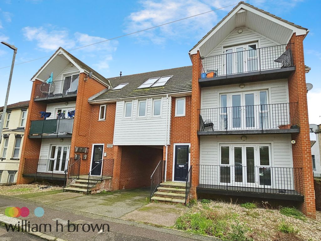 2 bed flat to rent in Stour Road, Harwich CO12, £850 pcm
