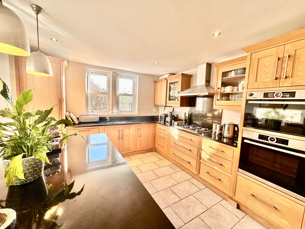 4 bed detached house for sale in Fidlers Close, Bamford, Hope Valley S33, £800,000