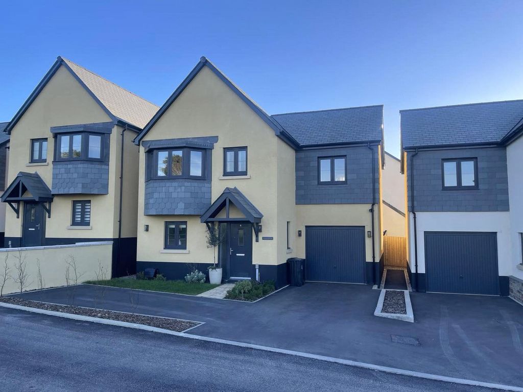 4 bed detached house for sale in Thorn Grove, Dartmouth TQ6, £565,000