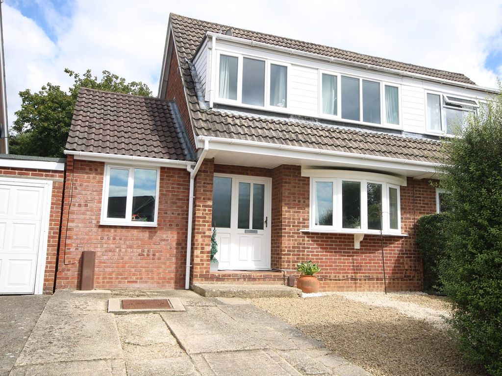 3 bed semi-detached house for sale in Dart Close, Thatcham RG18, £360,000