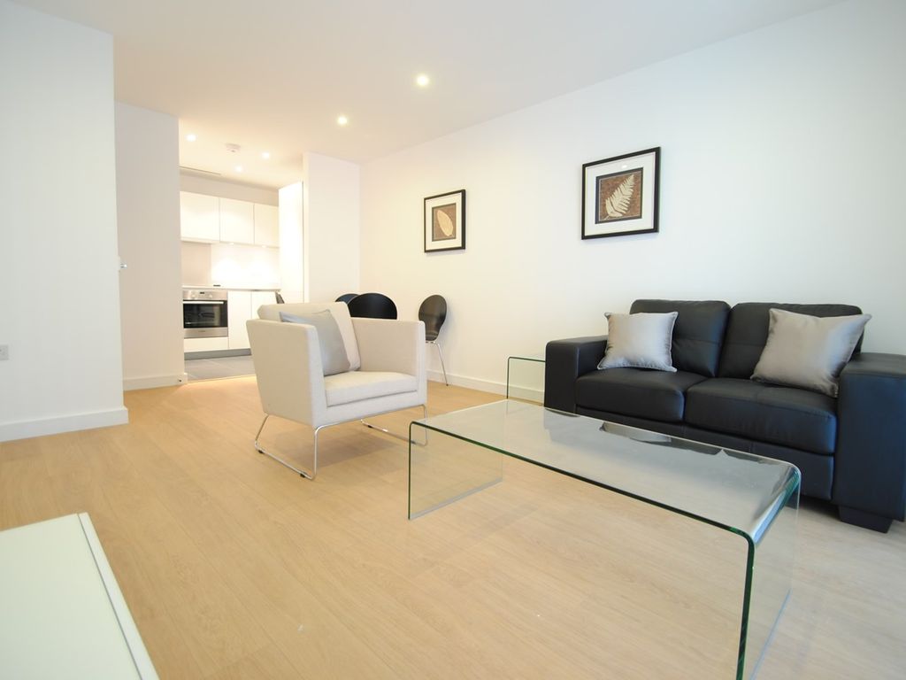 1 bed flat to rent in Saffron Central Square, Croydon, Surrey CR0, £1,425 pcm