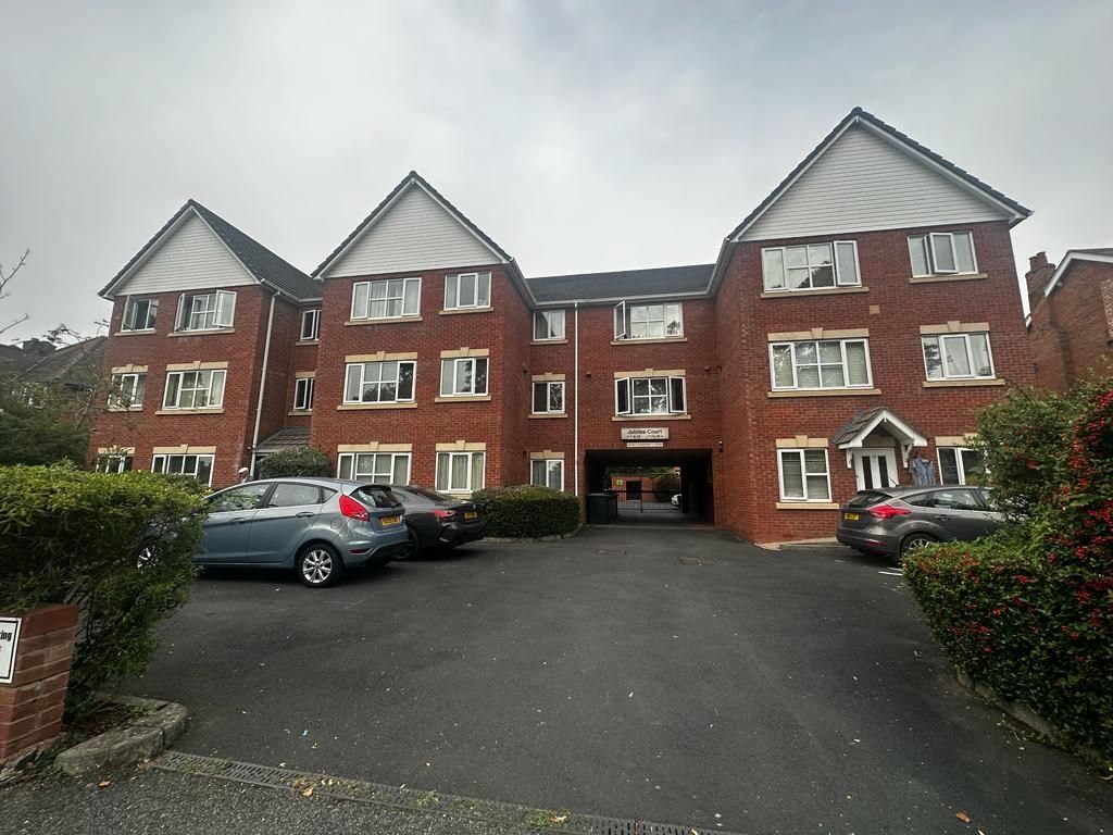 2 bed flat for sale in Victoria Road, Acocks Green, Birmingham B27, £126,000