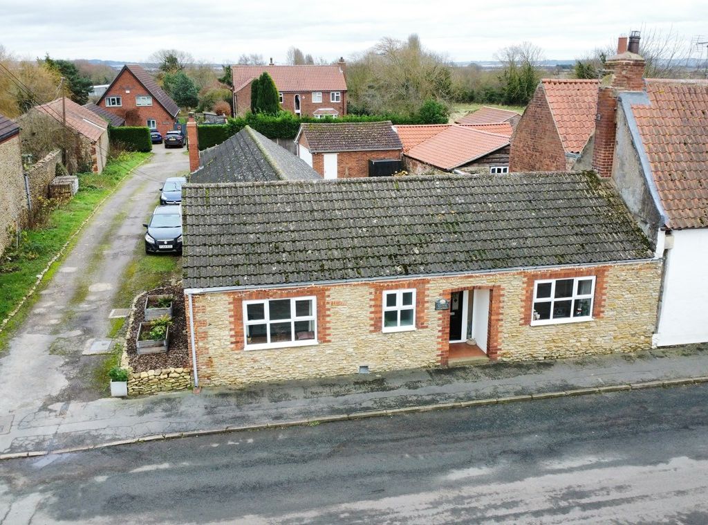 4 bed cottage for sale in Whitton, Scunthorpe DN15, £285,000