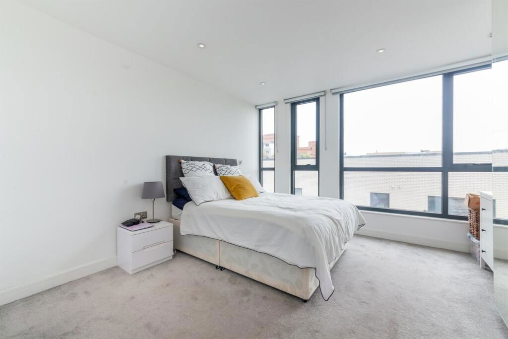 1 bed flat for sale in Tyssen Street, London E8, £480,000