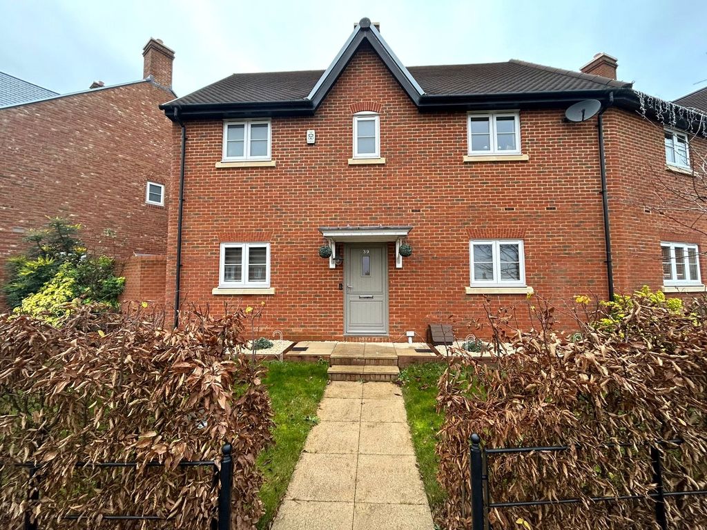3 bed terraced house to rent in Meadowsweet Lane, Warfield, Berkshire RG42, £2,500 pcm