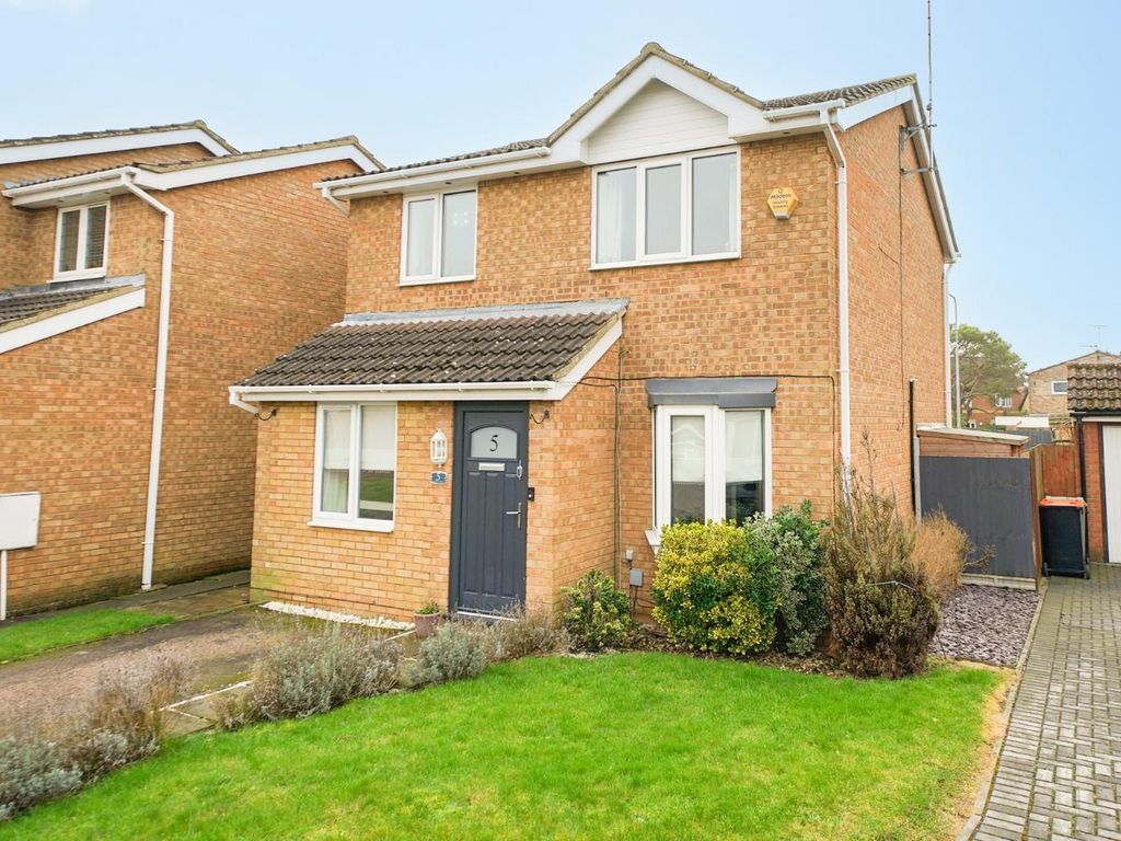 3 bed detached house for sale in Marley Fields, Leighton Buzzard LU7, £389,995