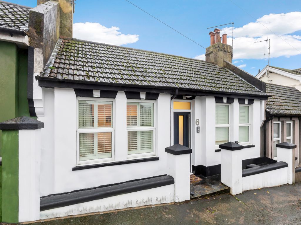 2 bed terraced house for sale in Bear Road, Brighton BN2, £400,000