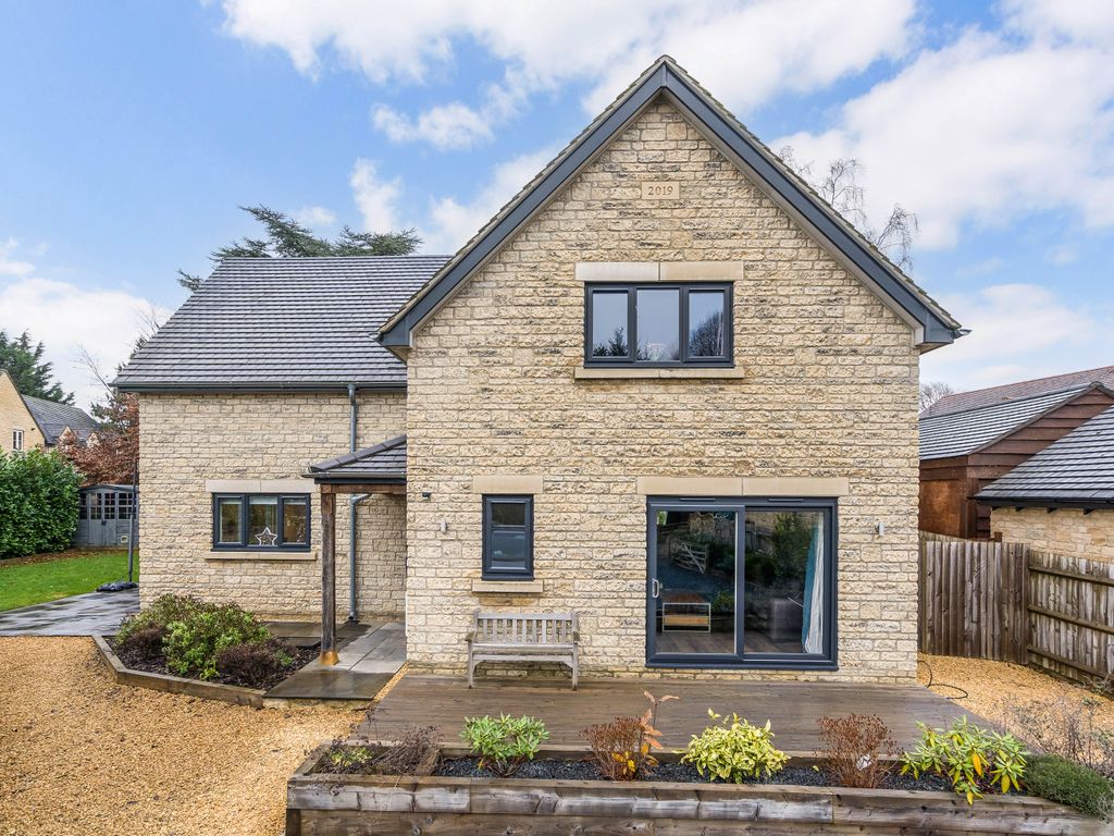 4 bed detached house for sale in Eastcombe, Stroud GL6, £699,950