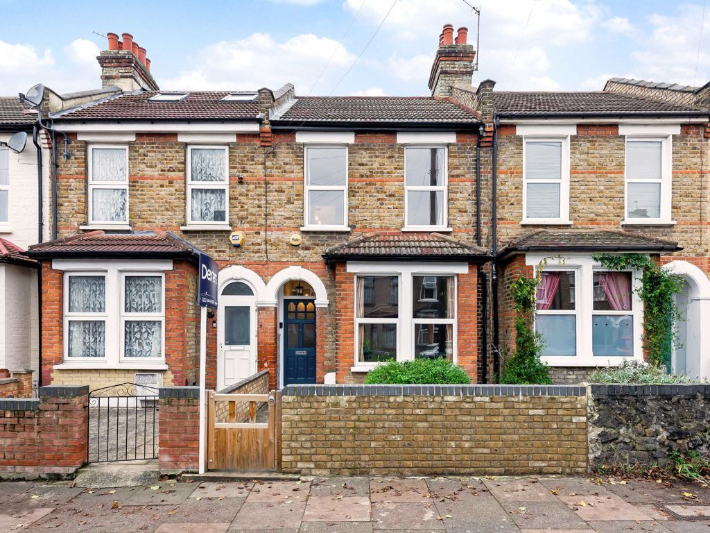 2 bed property for sale in Stanley Road, London N11, £650,000