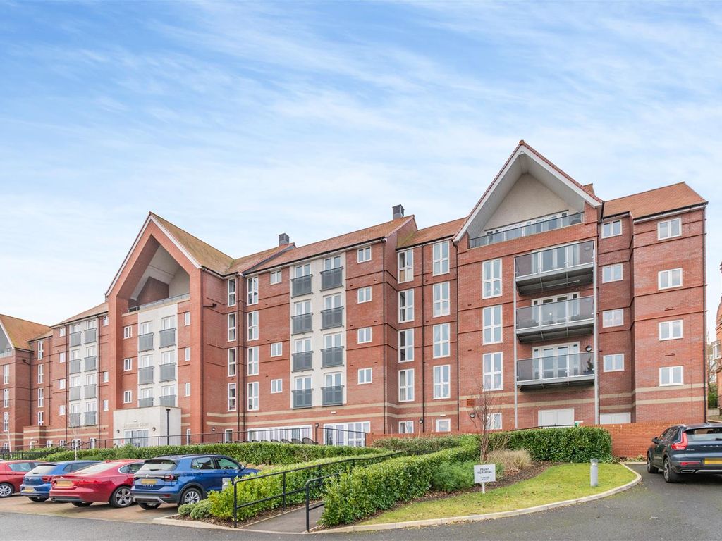 2 bed flat for sale in Filey Road, Scarborough YO11, £260,000