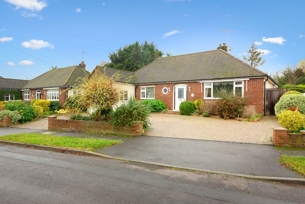 3 bed bungalow for sale in South View Road, Ashtead KT21, £875,000