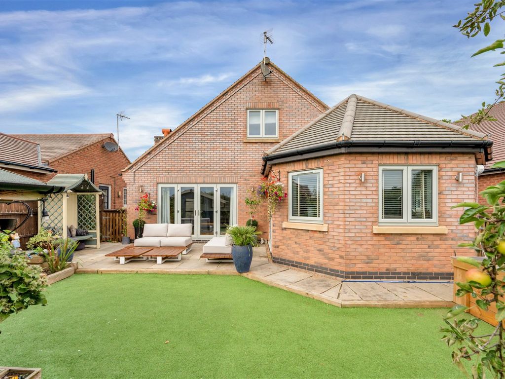 5 bed detached house for sale in Barkby Road, Queniborough, Leicester LE7, £525,000