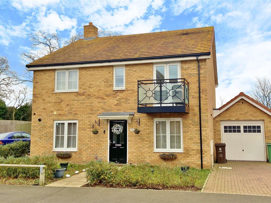 4 bed detached house for sale in The Creek, Walton On The Naze CO14, £450,000