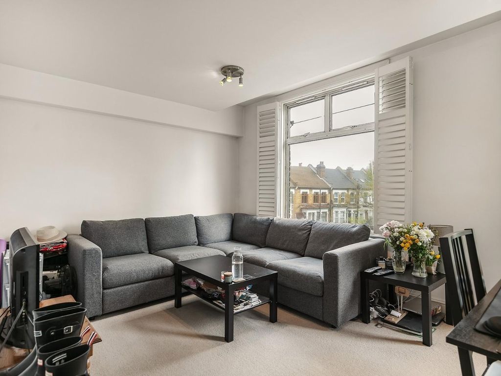 1 bed flat for sale in Branksome Road, London SW2, £399,950