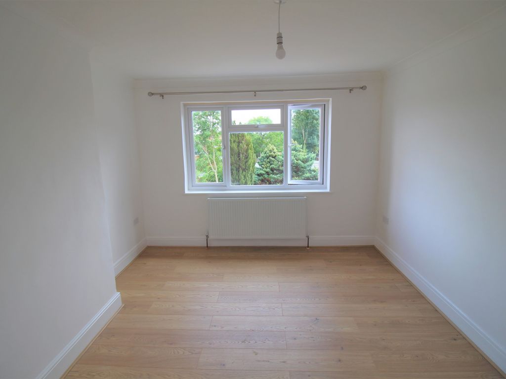 2 bed maisonette for sale in The Croft, Wembley HA0, £365,000