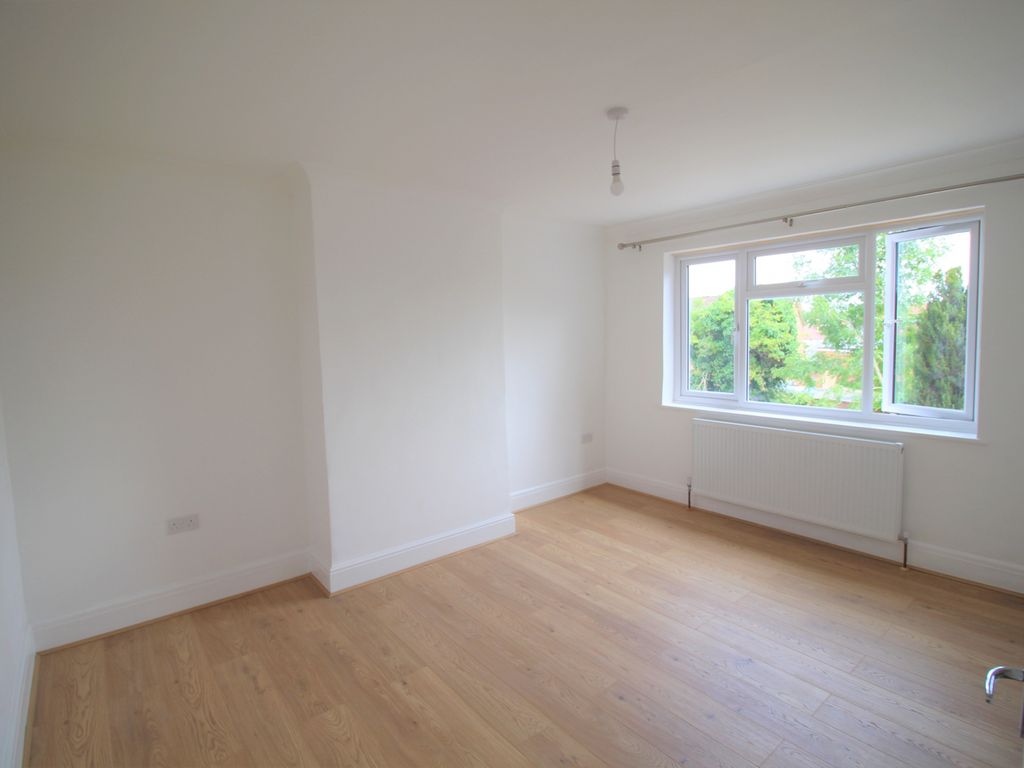 2 bed maisonette for sale in The Croft, Wembley HA0, £365,000