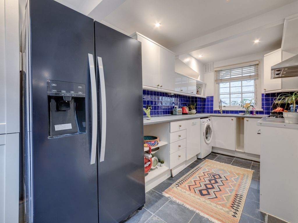 1 bed flat for sale in Richmond Crescent, Barnsbury N1, £600,000
