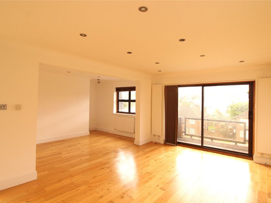 2 bed flat for sale in Station Road, New Barnet, Barnet EN5, £425,000