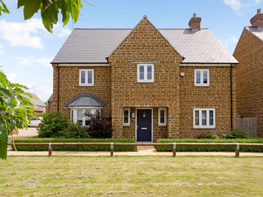 4 bed detached house to rent in Poppy Field Way, Middleton Cheney, Banbury OX17, £2,350 pcm