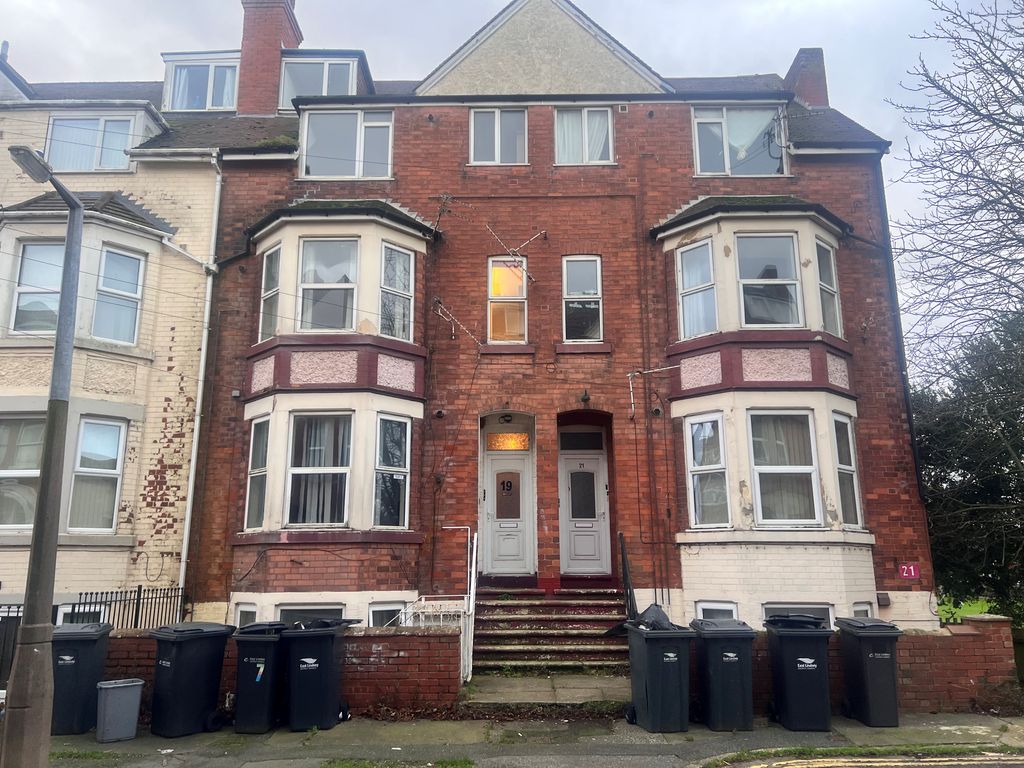 2 bed flat to rent in Prince Alfred Avenue, Skegness PE25, £600 pcm