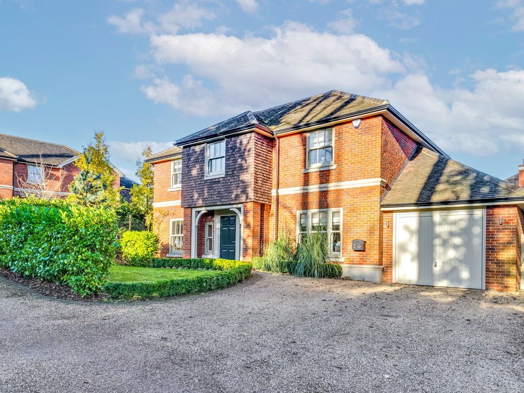 4 bed detached house for sale in Glamis Close, Bragbury End, Hertfordshire SG2, £995,000
