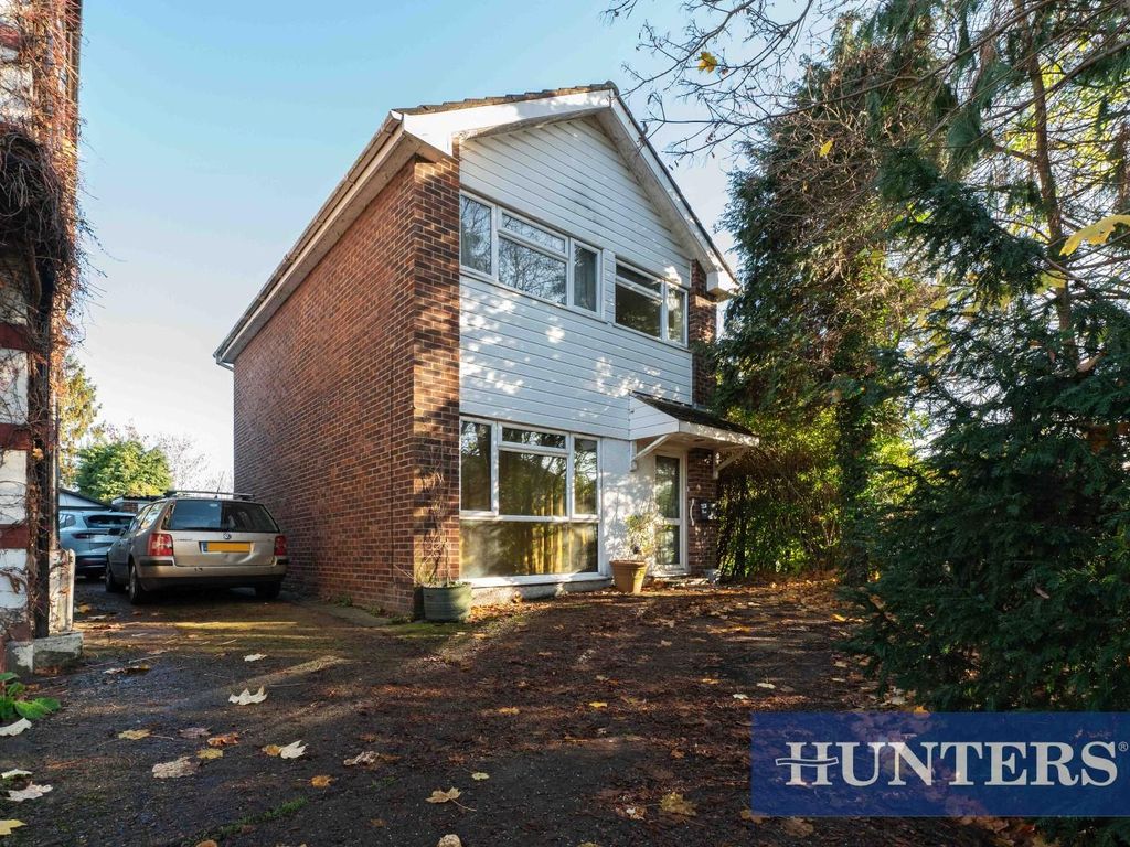 4 bed detached house for sale in Summer Road, Thames Ditton KT7, £950,000