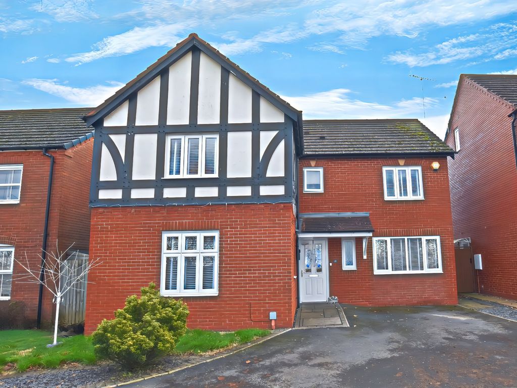 4 bed detached house for sale in Warwick Rogers Close, Market Drayton TF9, £350,000
