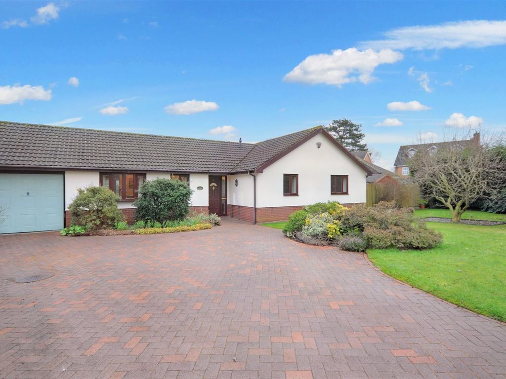 3 bed detached bungalow for sale in Calveley Close, Yarnfield, Stone ST15, £425,000
