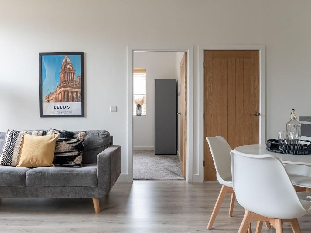 2 bed flat for sale in Ash Tree Garth, Leeds LS9, £150,000