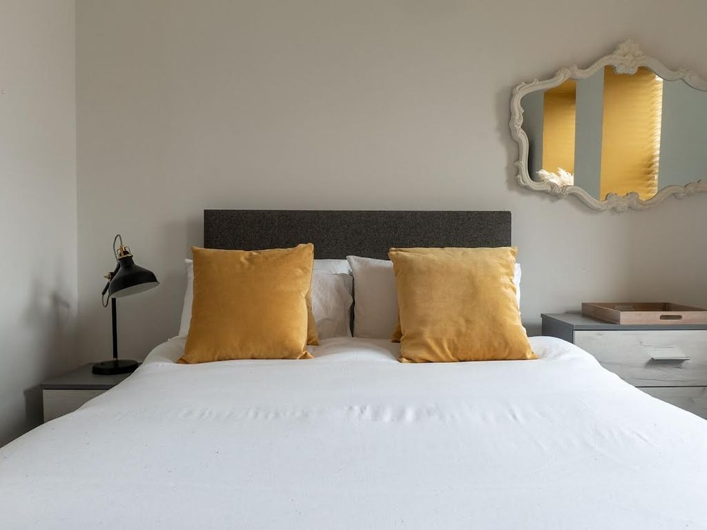 2 bed flat for sale in Ash Tree Garth, Leeds LS9, £150,000