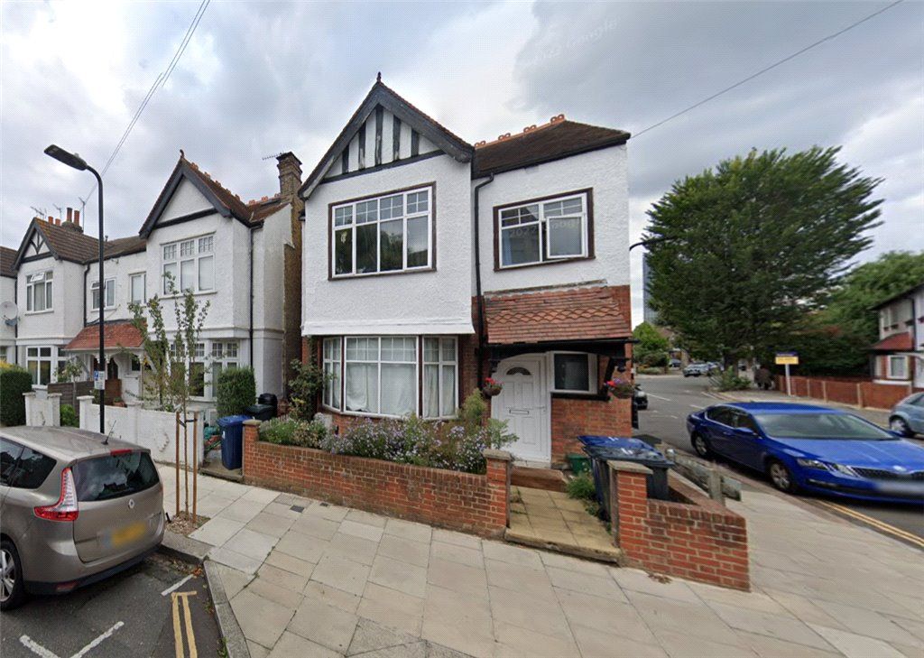 4 bed end terrace house to rent in Grafton Road, London W3, £3,000 pcm