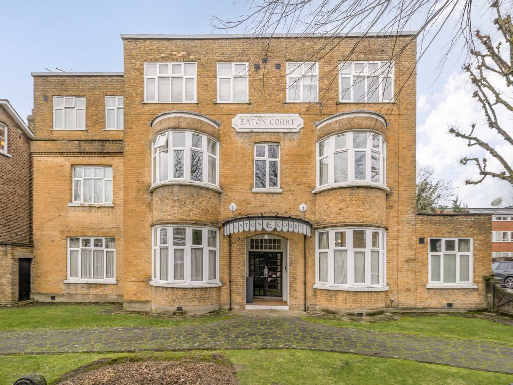 3 bed flat for sale in Eaton Rise, London W5, £625,000