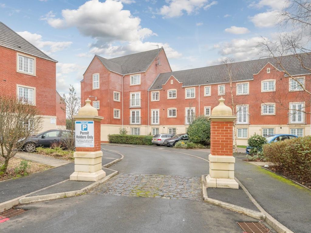 2 bed flat for sale in Columbus Avenue, Brierley Hill DY5, £124,950
