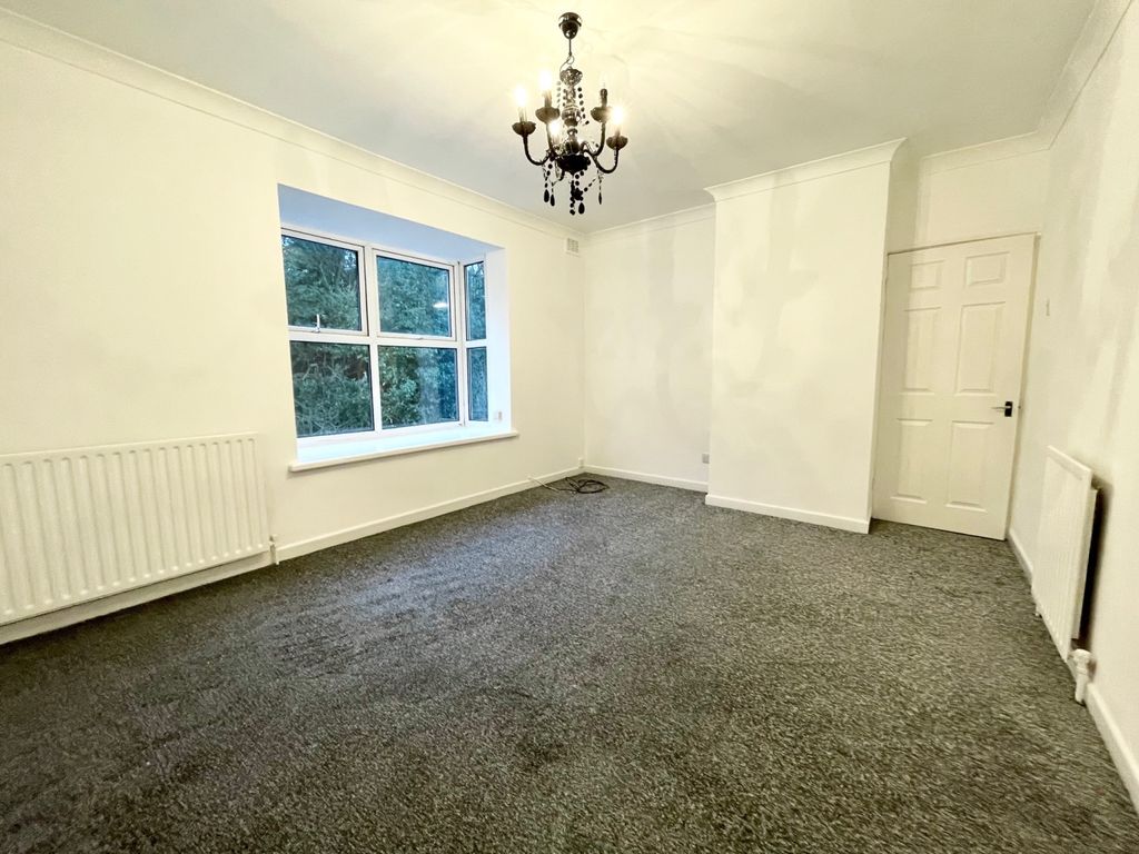 2 bed flat for sale in Chesterfield Road, Dronfield, Derbyshire S18, £120,000