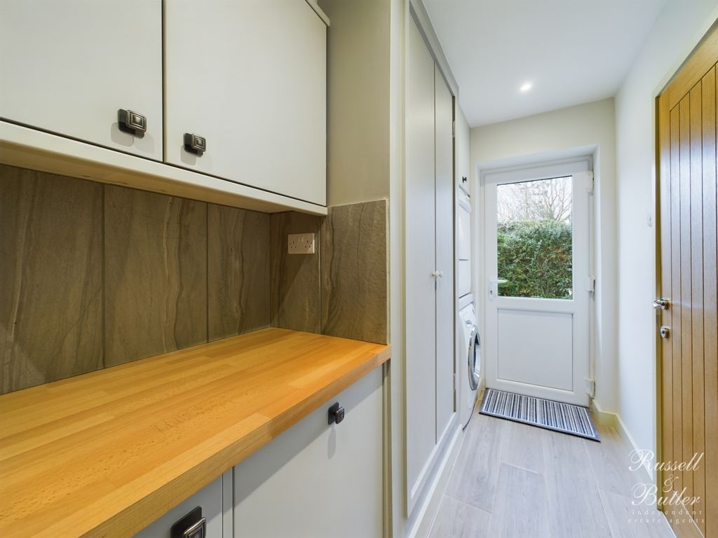 3 bed semi-detached bungalow for sale in Woodlands Crescent, Buckingham MK18, £465,000