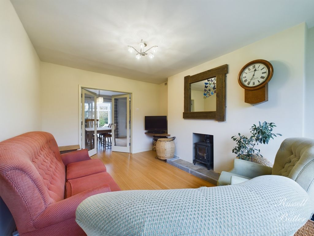 3 bed semi-detached bungalow for sale in Woodlands Crescent, Buckingham MK18, £465,000