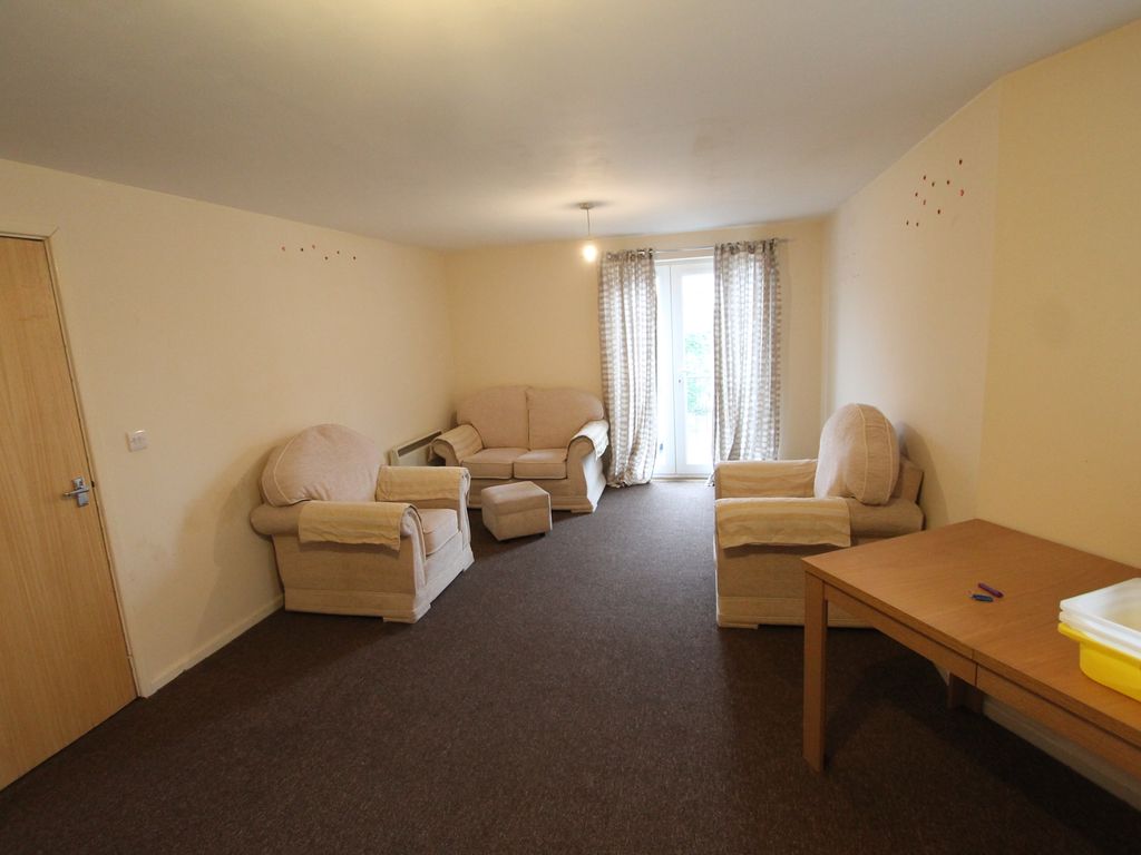 2 bed flat for sale in Grafton Road, West Bromwich B71, £120,000