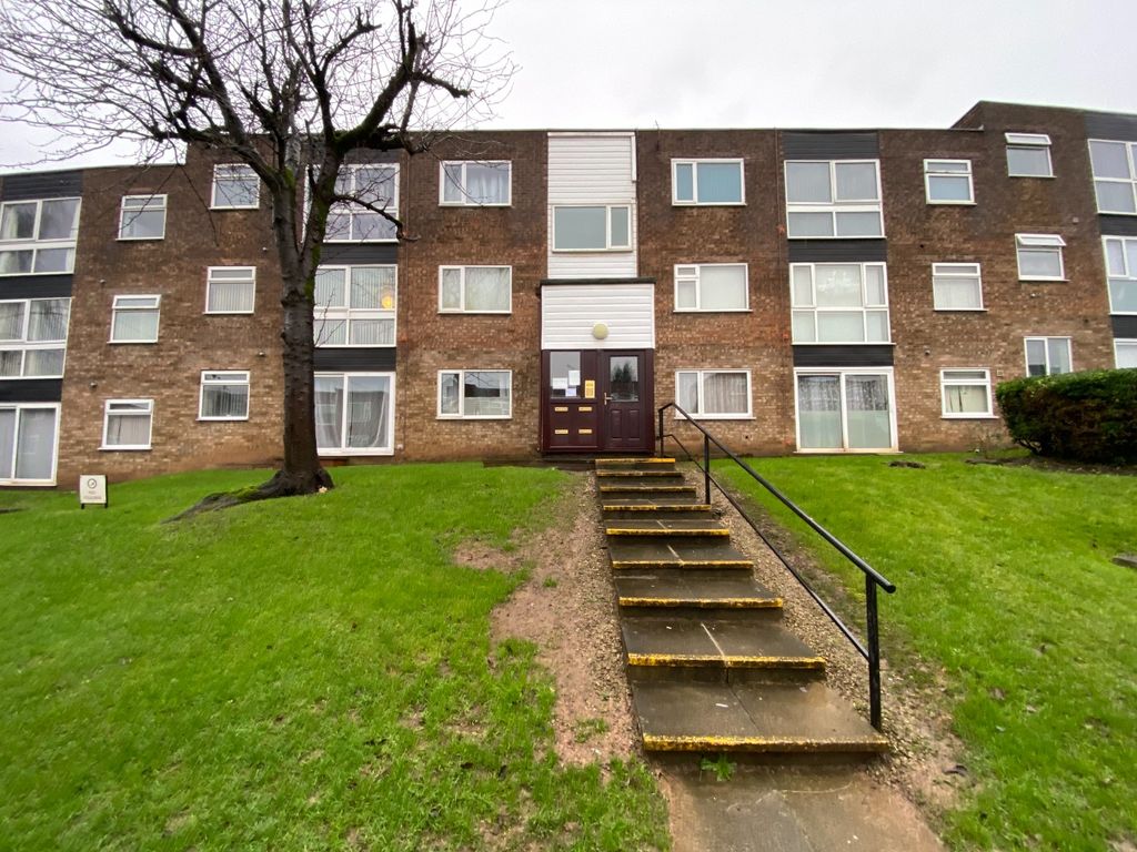 2 bed flat to rent in Baguley Crescent, Middleton, Rochdale M24, £850 pcm