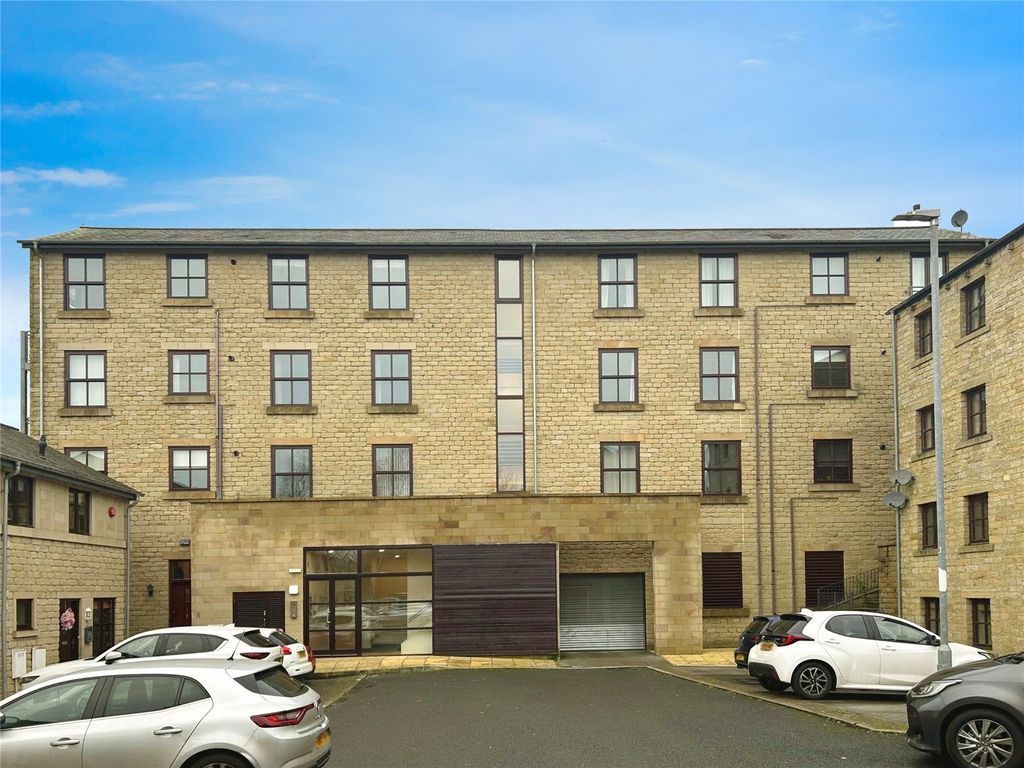 2 bed flat to rent in Lower Sunny Bank Court, Meltham HD9, £800 pcm
