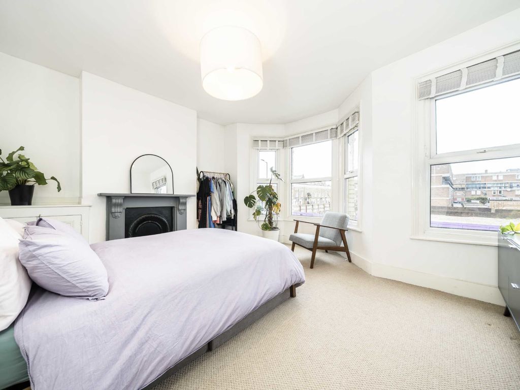 4 bed terraced house for sale in Commercial Way, London SE15, £950,000