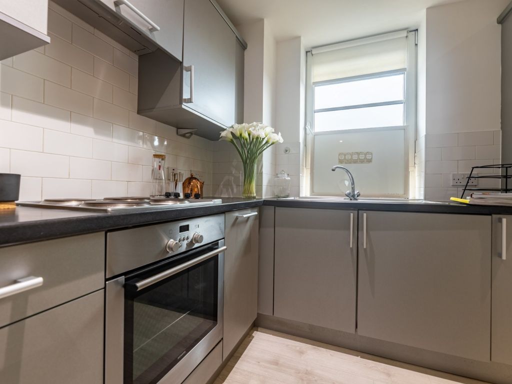 1 bed flat for sale in Sauchiehall Street, Beresford Building, Glasgow G2, £130,000