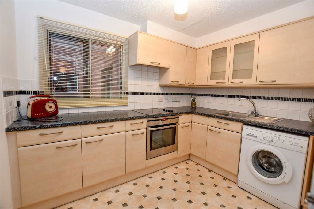 1 bed flat for sale in Beaconsfield Road, St.Albans AL1, £95,000
