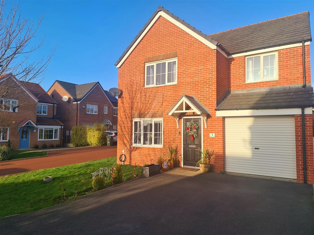 4 bed detached house to rent in Cawdor Close, Ingleby Barwick, Stockton-On-Tees TS17, £1,295 pcm